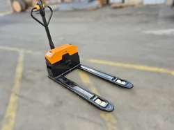 עגלת משטחים חצי חשמלית.